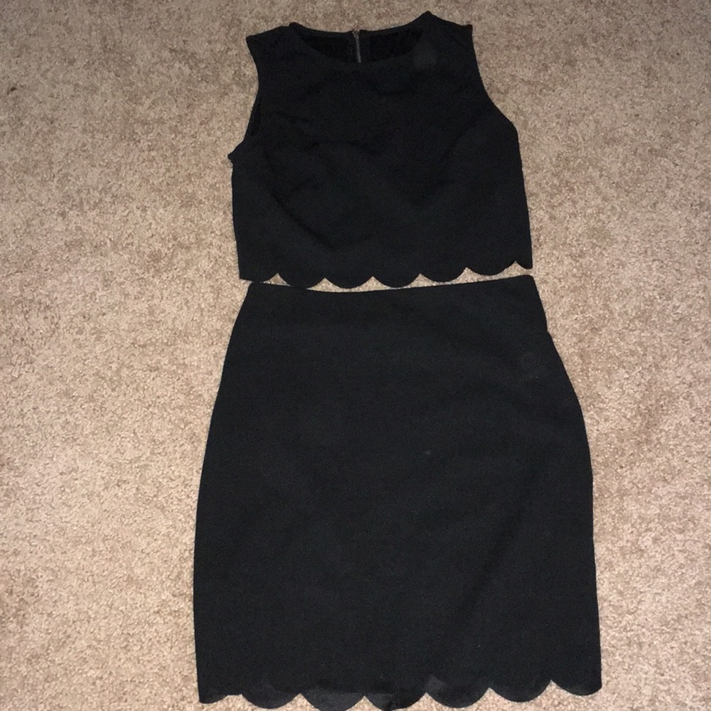 Scalloped set